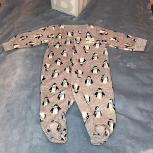 👶🏻💙Carter’s Fleece Onesie 🐧
